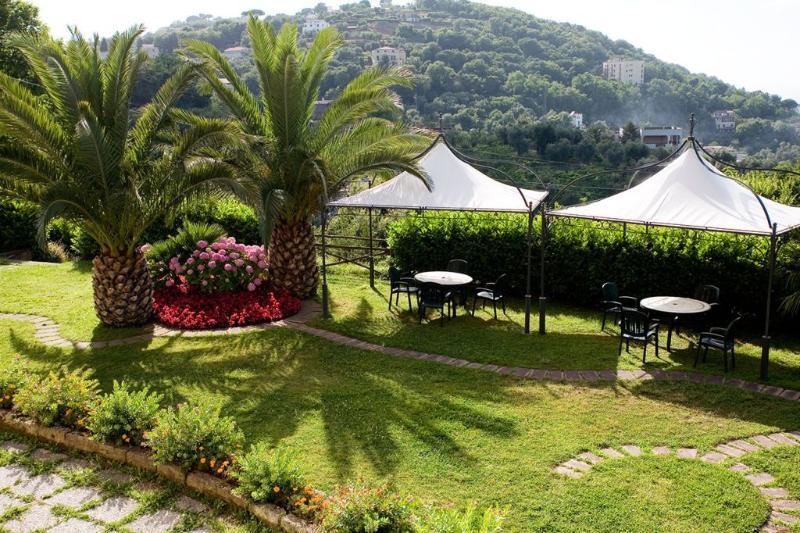 Due Golfi Grand Hotel SantʼAgata sui Due Golfi Esterno foto
