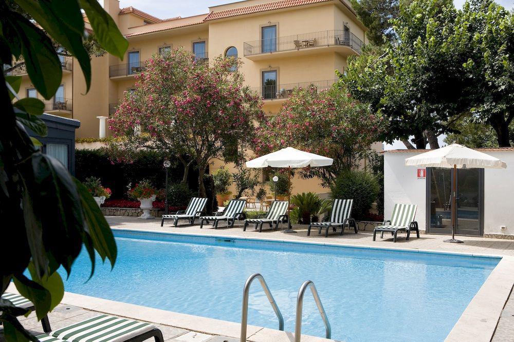 Due Golfi Grand Hotel SantʼAgata sui Due Golfi Esterno foto