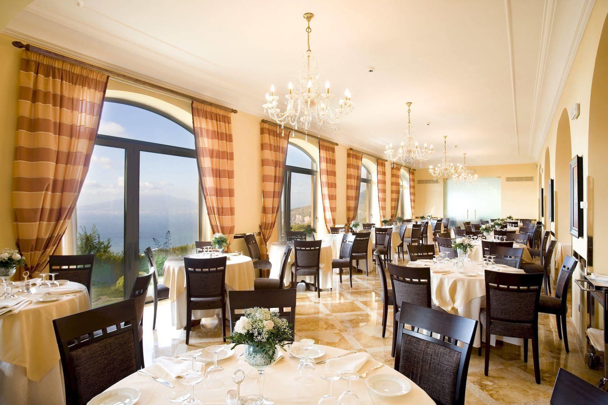 Due Golfi Grand Hotel SantʼAgata sui Due Golfi Esterno foto