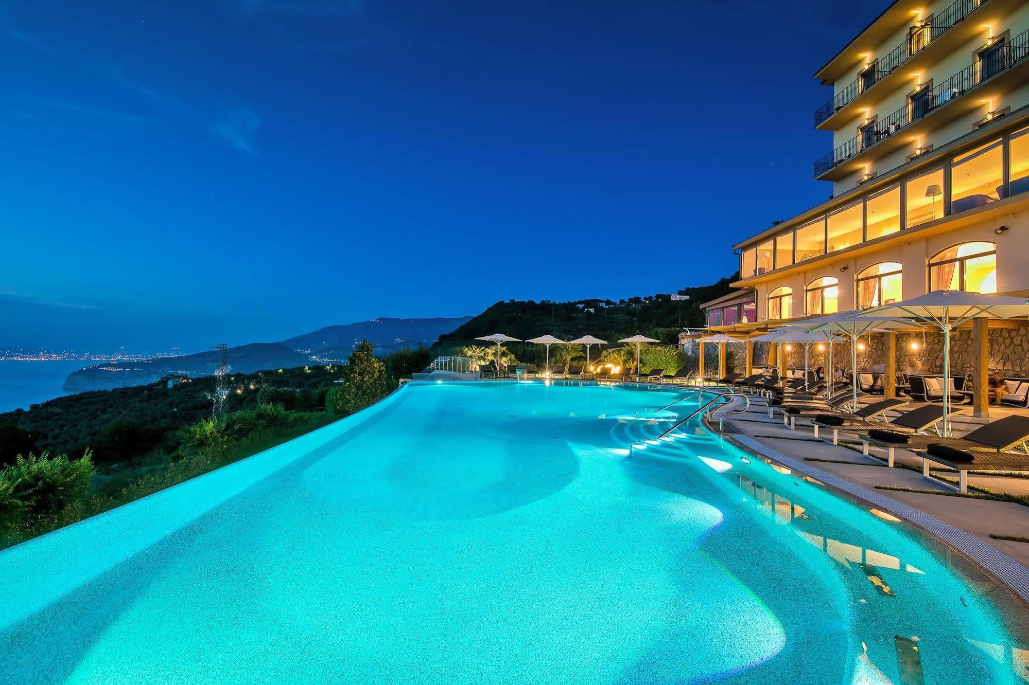 Due Golfi Grand Hotel SantʼAgata sui Due Golfi Esterno foto