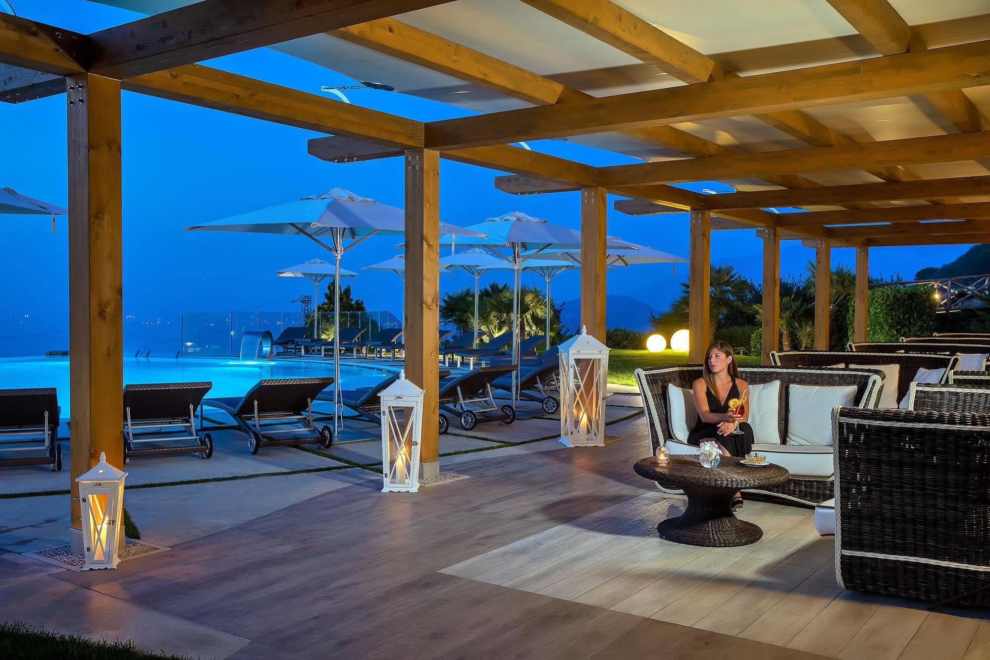 Due Golfi Grand Hotel SantʼAgata sui Due Golfi Esterno foto