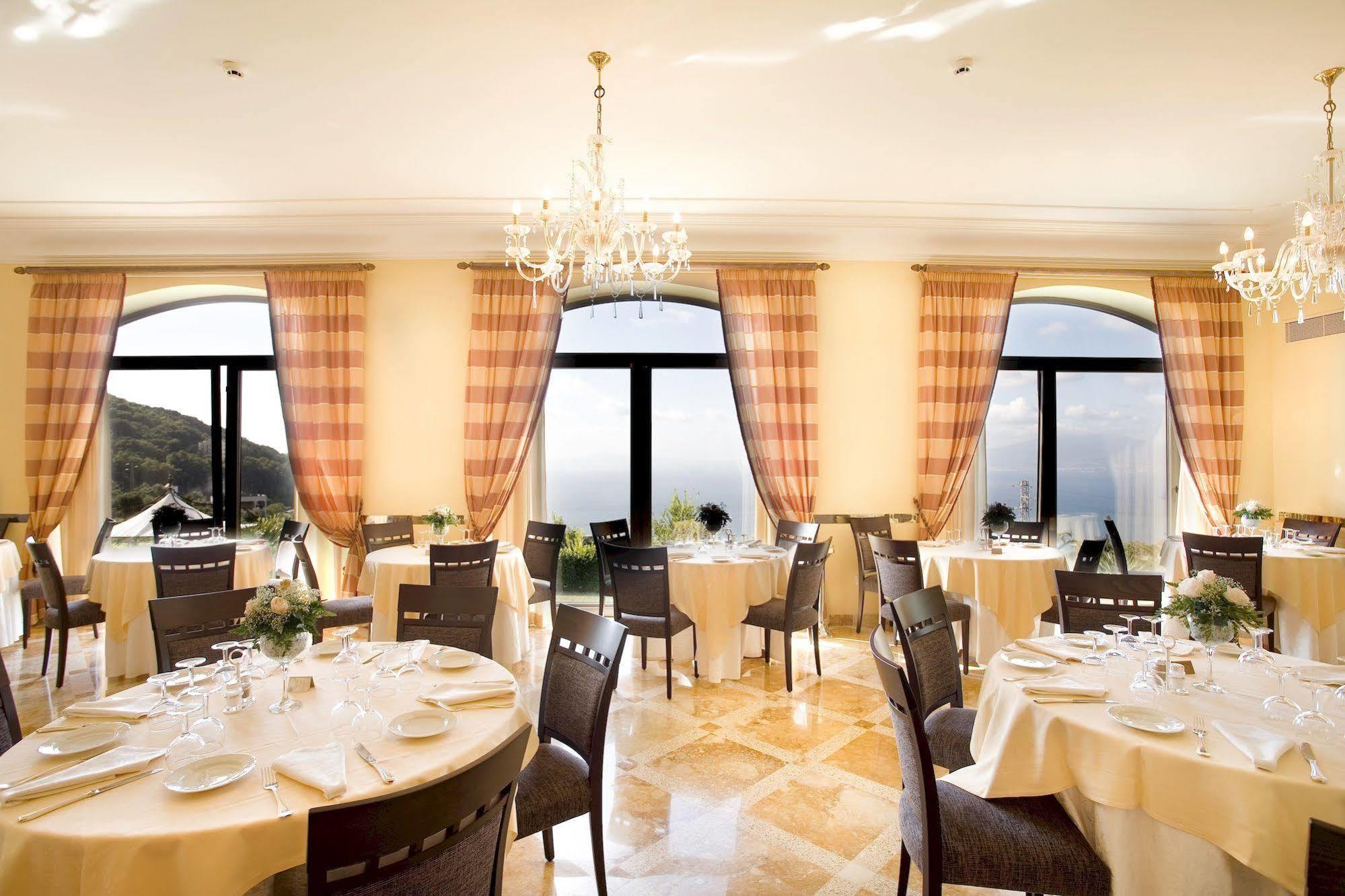 Due Golfi Grand Hotel SantʼAgata sui Due Golfi Esterno foto