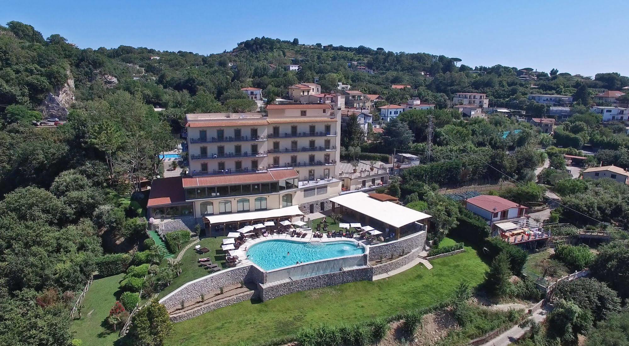 Due Golfi Grand Hotel SantʼAgata sui Due Golfi Esterno foto